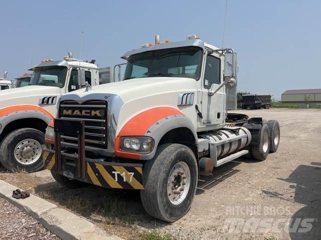 Mack GU713 Vetopöytäautot