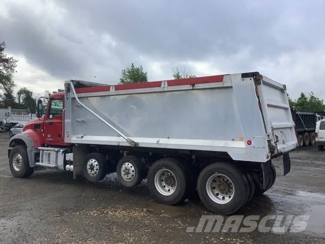 Mack GU713 Sora- ja kippiautot