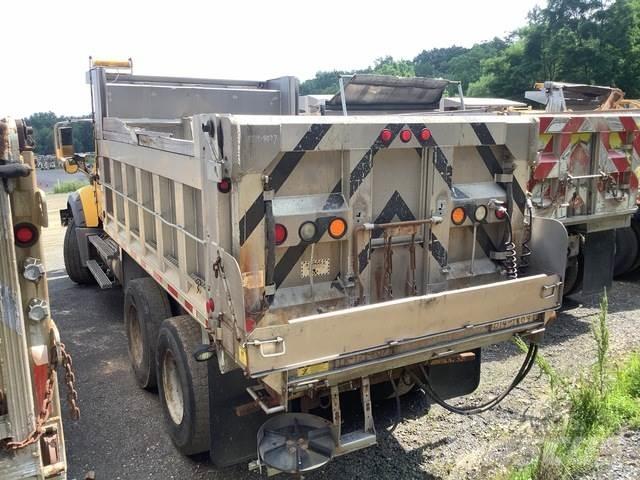 Mack GU713 Lumiaurat