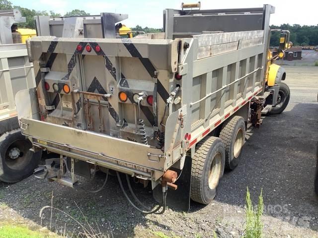 Mack GU713 Lumiaurat