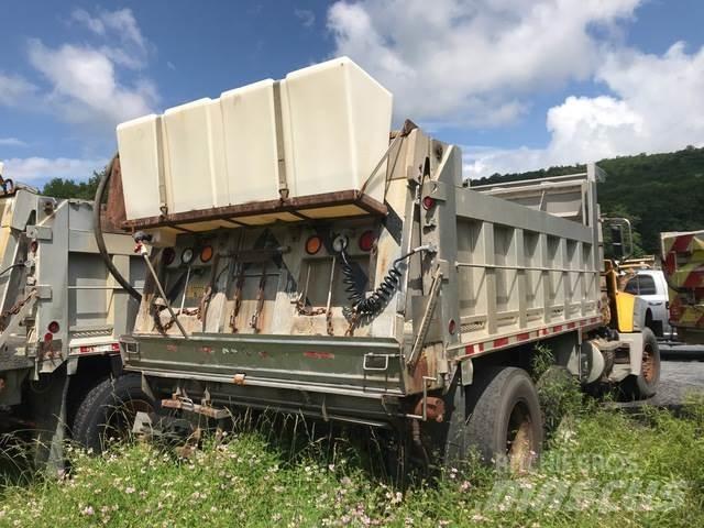 Mack GU713 Lumiaurat