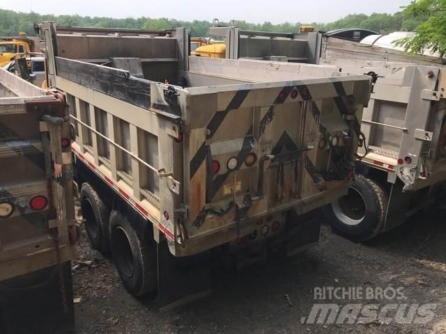 Mack GU713 Lumiaurat