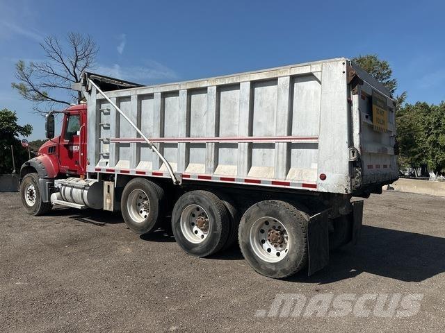 Mack GU713 Sora- ja kippiautot