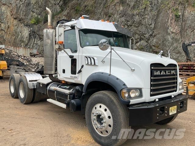 Mack GU713 Vetopöytäautot