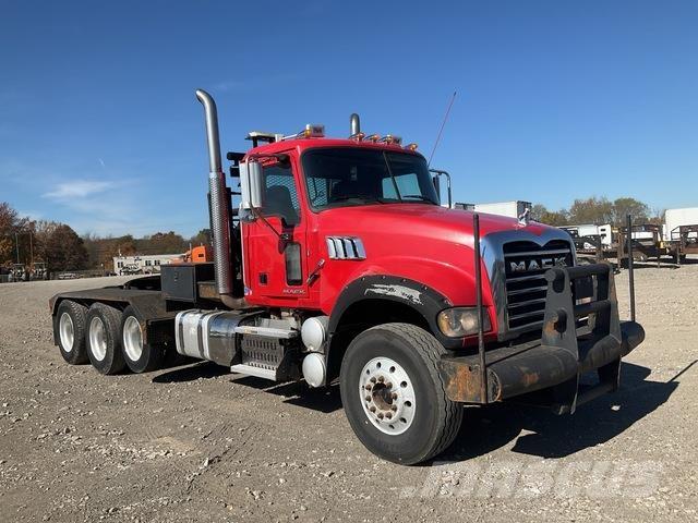 Mack GU713 Vetopöytäautot