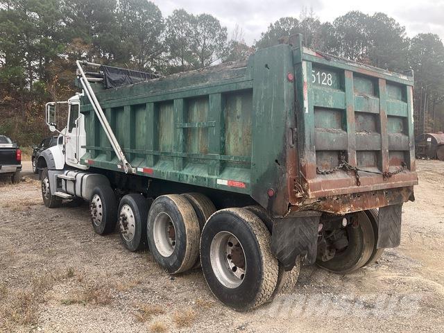 Mack GU713 Sora- ja kippiautot