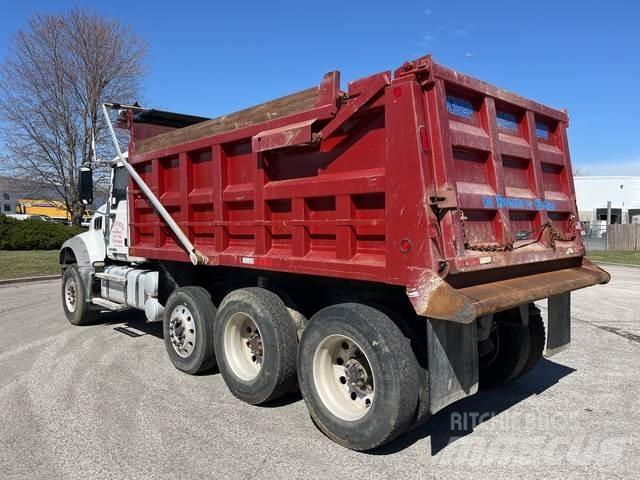Mack GU714 Sora- ja kippiautot