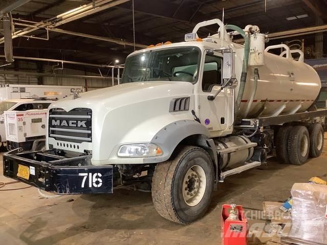 Mack GU813 Säiliöautot
