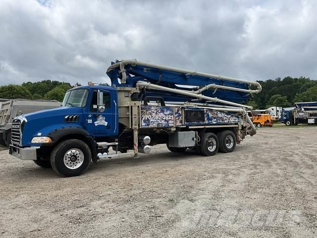 Mack GU813 Betonipumppuautot
