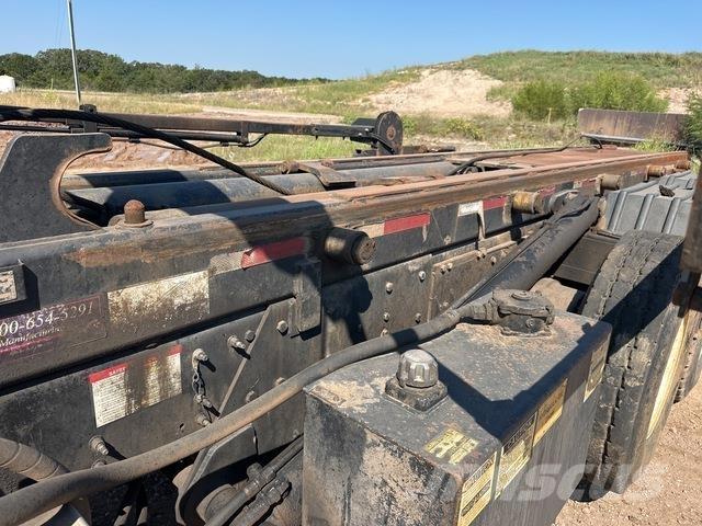 Mack GU813 Nostovarsi-vaihtolavakuorma-autot