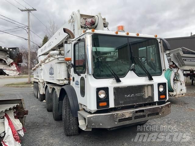 Mack MR688S Betonipumppuautot