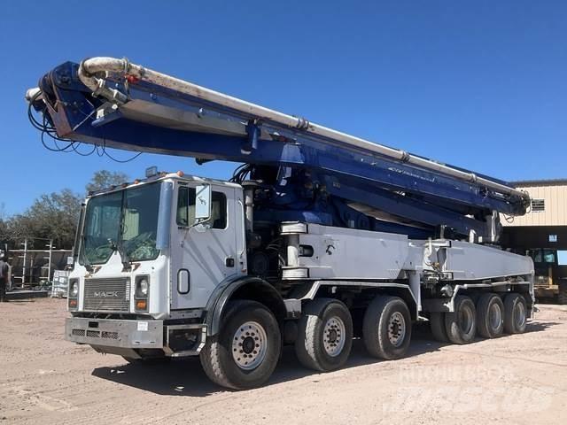 Mack MR688S Betonipumppuautot