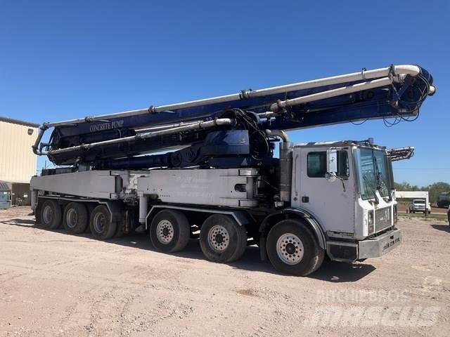 Mack MR688S Betonipumppuautot