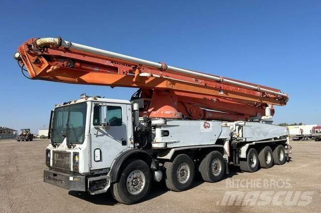 Mack MR688S Betonipumppuautot