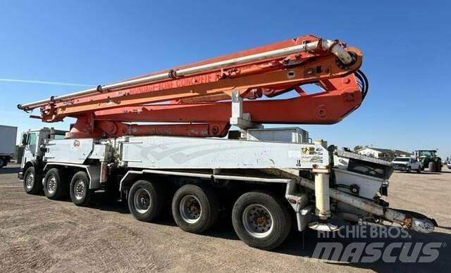 Mack MR688S Betonipumppuautot