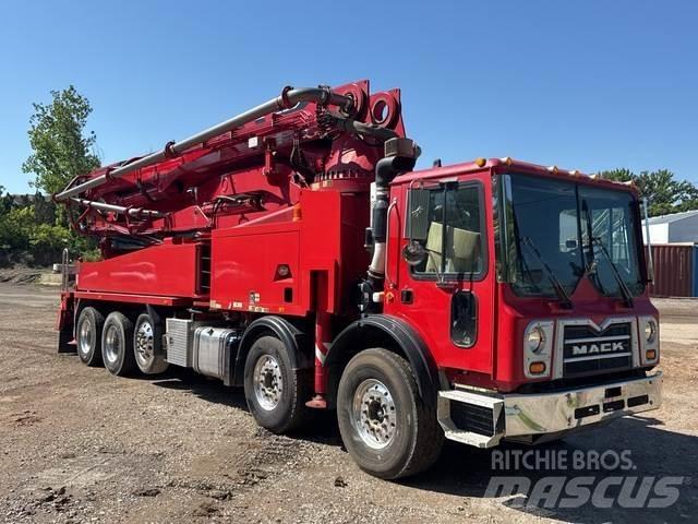 Mack MRU613 Betonipumppuautot