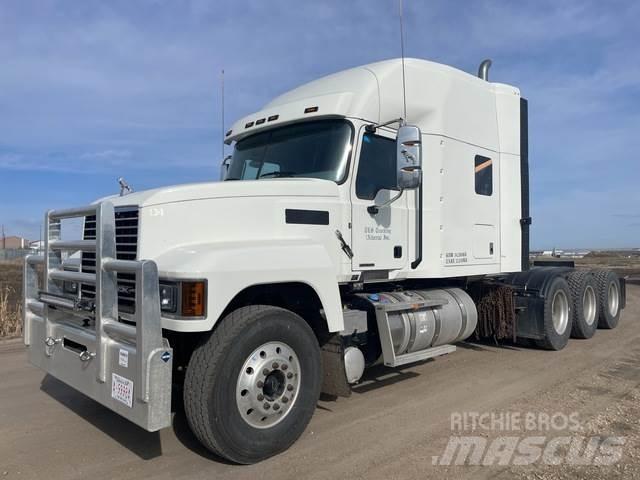 Mack PI86T Vetopöytäautot