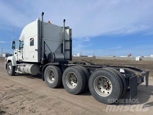 Mack PI86T Vetopöytäautot