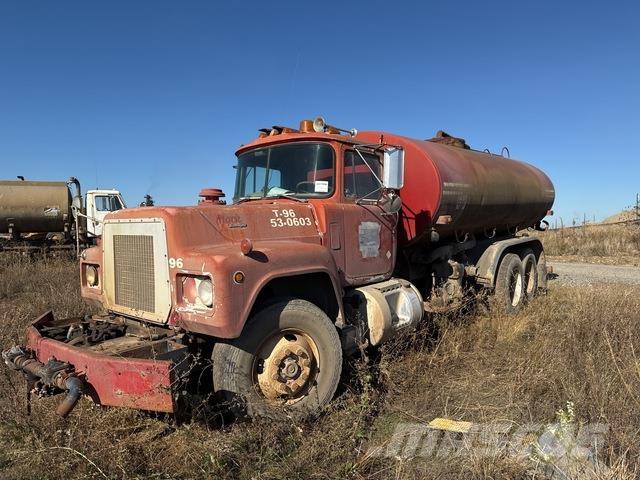 Mack R688ST Vesisäiliöautot