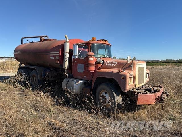 Mack R688ST Vesisäiliöautot