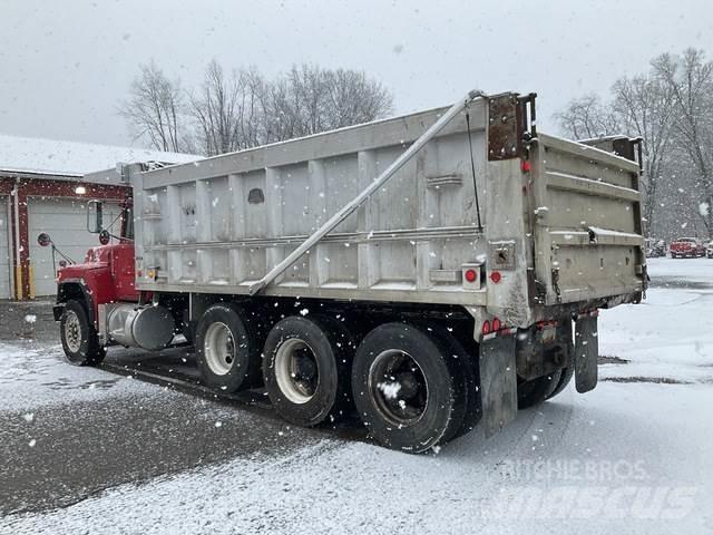 Mack RB688S Sora- ja kippiautot
