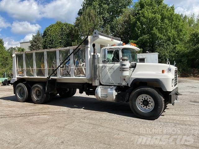Mack RD600 Sora- ja kippiautot