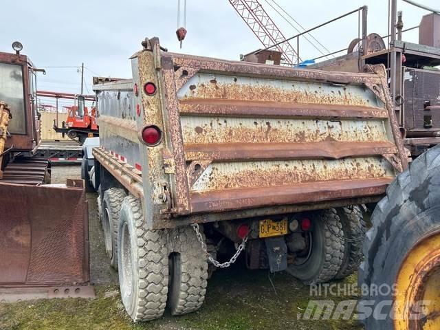 Mack RD688S Sora- ja kippiautot