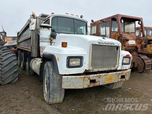 Mack RD688S Sora- ja kippiautot
