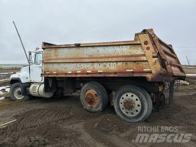 Mack RD688S Sora- ja kippiautot