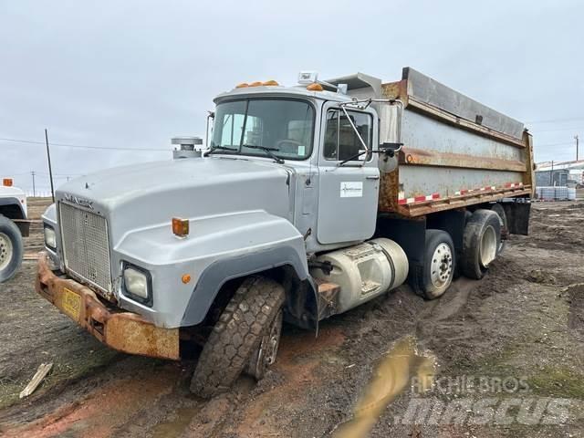 Mack RD688S Sora- ja kippiautot