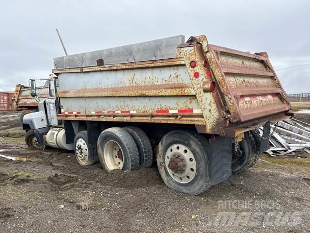 Mack RD688S Sora- ja kippiautot