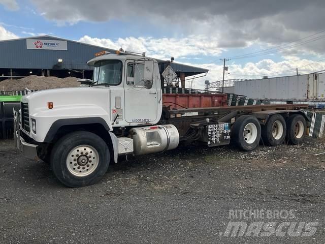 Mack RD688S Nostovarsi-vaihtolavakuorma-autot