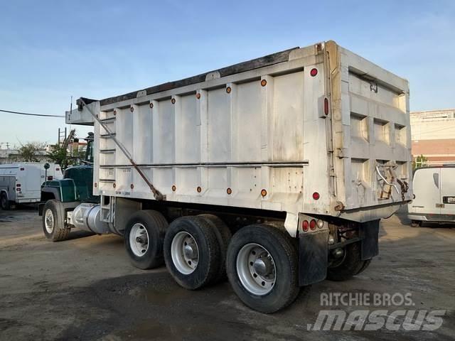 Mack RD688S Sora- ja kippiautot