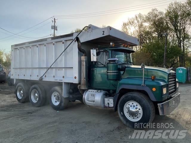 Mack RD688S Sora- ja kippiautot