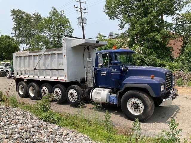 Mack RD688S Sora- ja kippiautot