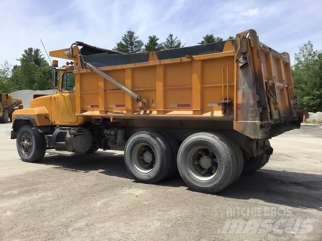 Mack RD688S Sora- ja kippiautot
