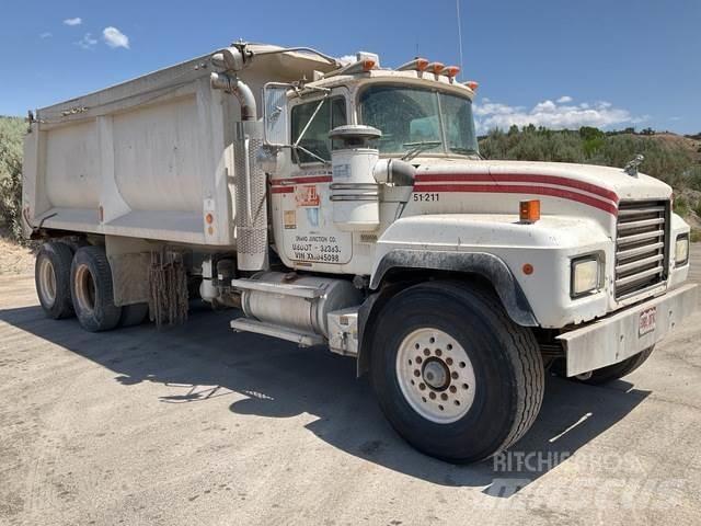 Mack RD688S Sora- ja kippiautot