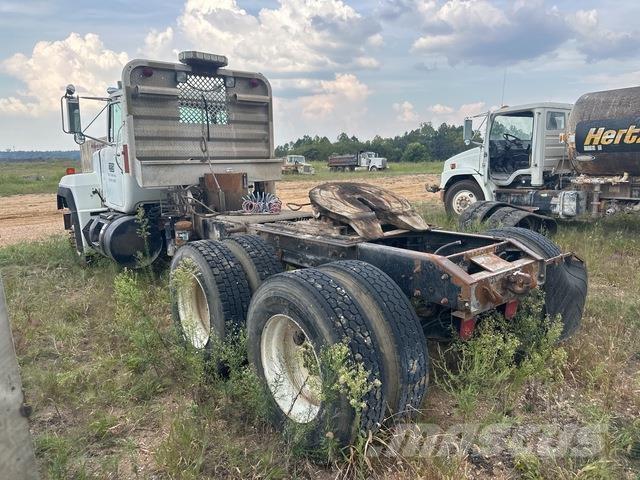 Mack RD688S Vetopöytäautot