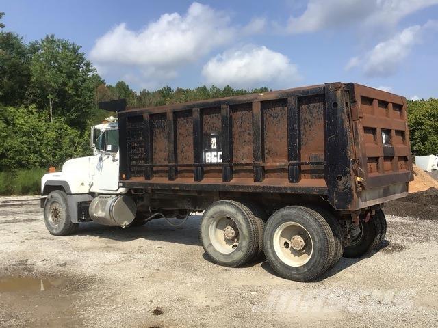 Mack RD688S Sora- ja kippiautot