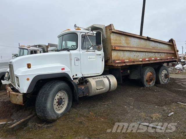 Mack RD688S Sora- ja kippiautot