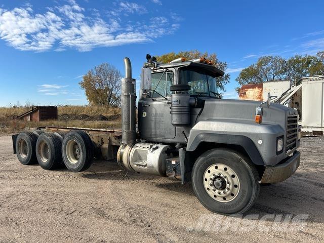 Mack RD688S Ohjaamot ja sisustat