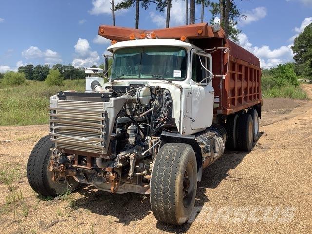 Mack RD690S Sora- ja kippiautot