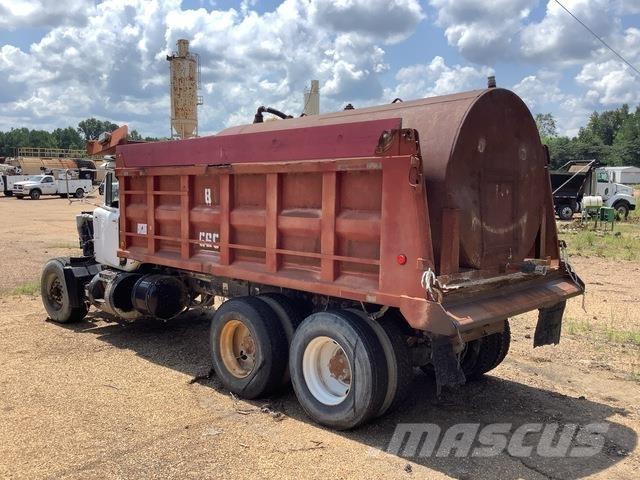 Mack RD690S Sora- ja kippiautot
