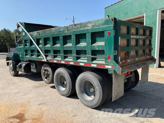 Mack RD690S Sora- ja kippiautot