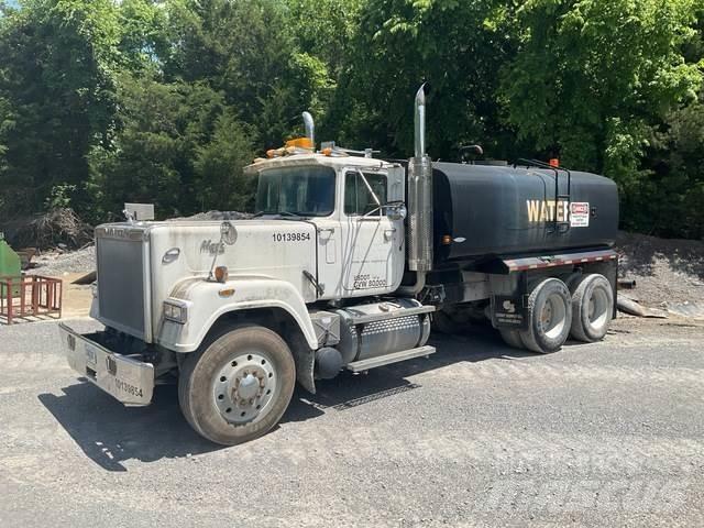 Mack RW613 Vesisäiliöautot