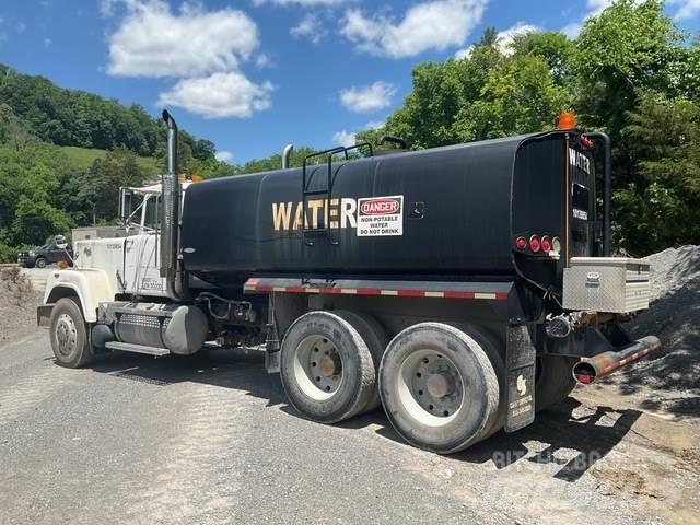 Mack RW613 Vesisäiliöautot