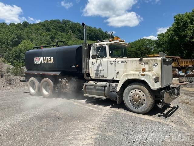 Mack RW613 Vesisäiliöautot