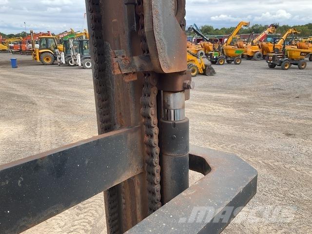 Manitou M26-4 Maastotrukit