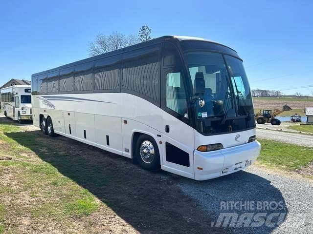 MCI 102-EL3 Minibussit
