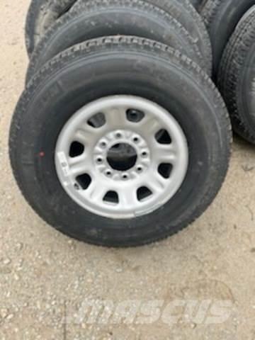 Michelin LTX Renkaat ja vanteet
